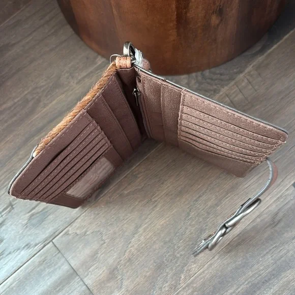 Justin Boots Wristlet/Wallet,Hair hide,bone inlay,magnetic close,genuine leather - Picture 9 of 11